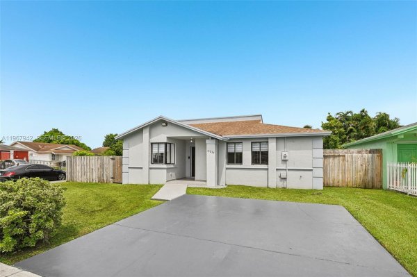 12237 SW 193rd St Miami, FL 33177