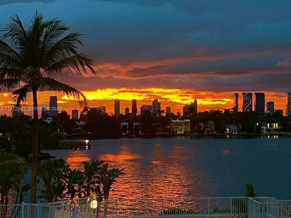 1 Century Ln #310 Miami Beach, FL 33139