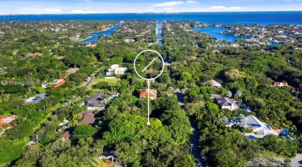 4895 SW 88th St #00 Miami, FL 33156