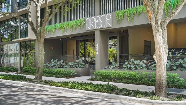 3034 Oak Ave #TH-2 Miami, FL 33133