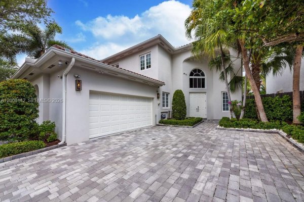 3949 194th Ln Sunny Isles Beach, FL 33160