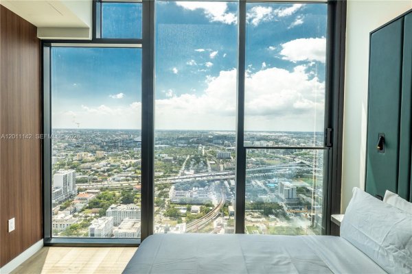 20 NE 11th St #5306 Miami, FL 33132