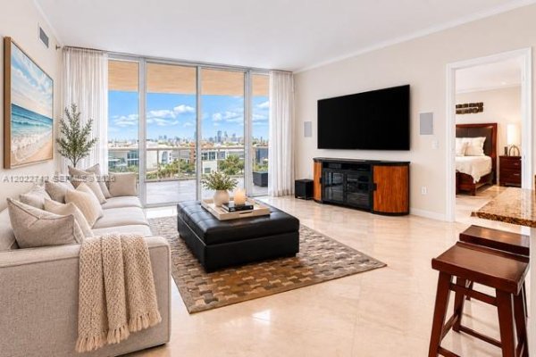 400 Alton Rd #907 Miami Beach, FL 33139