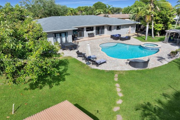 8825 SW 185th Ter Cutler Bay, FL 33157