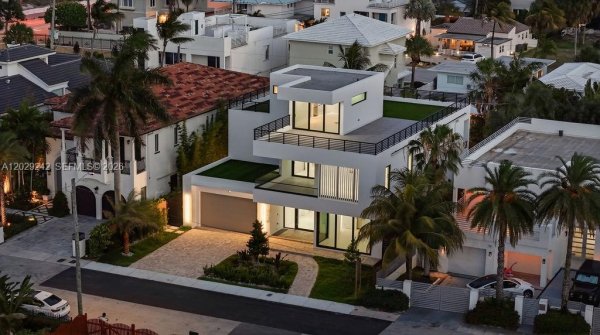 3318 NE 16th Pl Fort Lauderdale, FL 33305