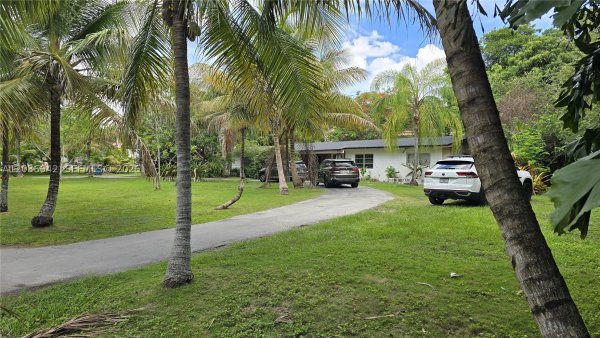 8603 SW 68th St Rd Miami, FL 33143