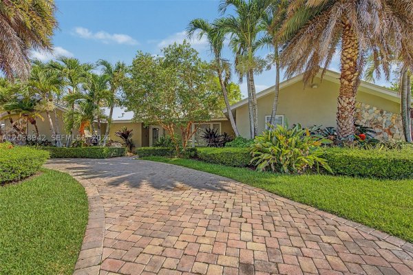 8021 SW 162nd St Palmetto Bay, FL 33157