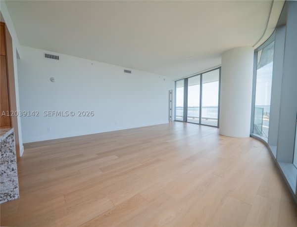 175 SE 25th Rd #702 Miami, FL 33129