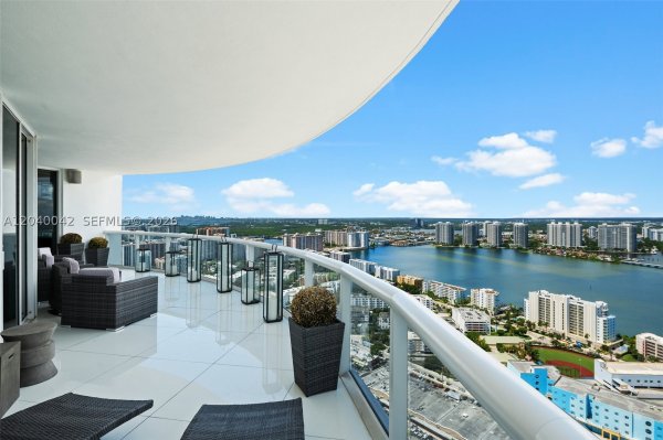 18201 Collins Ave #5201 Sunny Isles Beach, FL 33160