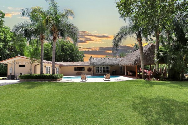15144 SW 72nd Ct Palmetto Bay, FL 33158