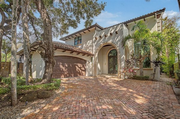 2561 Trapp Ave Miami, FL 33133