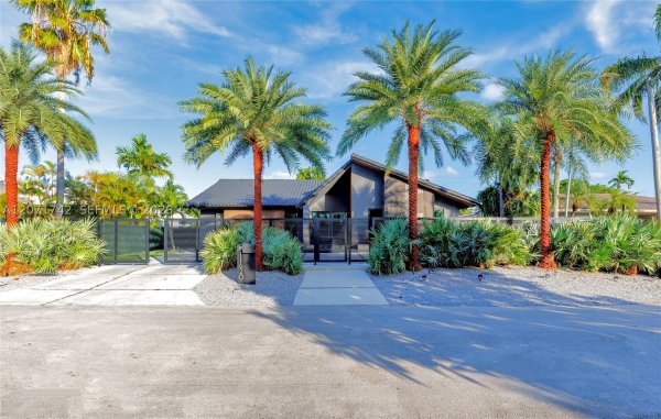 11620 NE 20th Dr North Miami, FL 33181