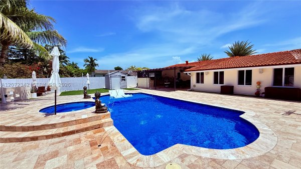9601 SW 183rd St Palmetto Bay, FL 33157