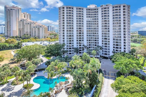3300 NE 191st St #LP03 Aventura, FL 33180