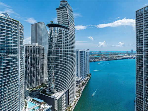 300 Biscayne Blvd Way #5105W Miami, FL 33131