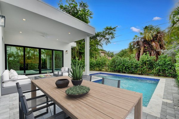 120 Summa West Palm Beach, FL 33405