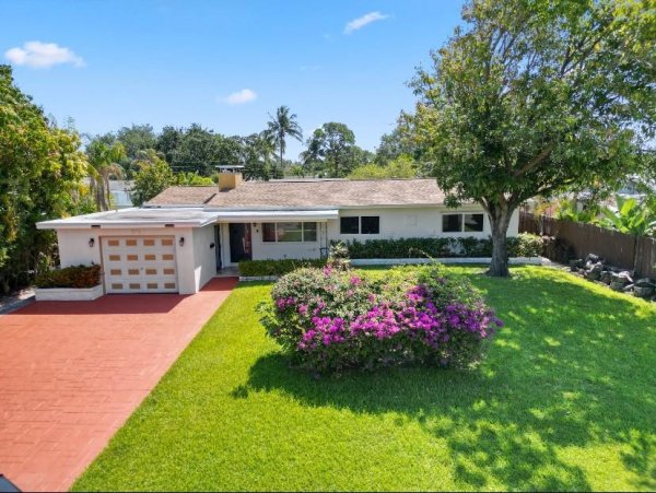 570 SE 2nd Pompano Beach, FL 33060
