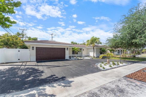 2280 NE 62nd Fort Lauderdale, FL 33308
