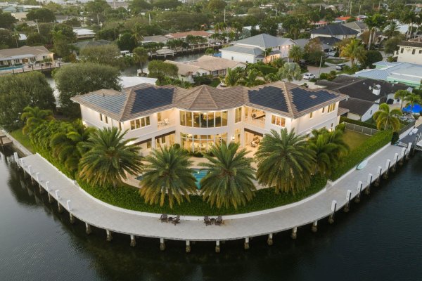 3700 NE 24th Ave Lighthouse Point, FL 33064