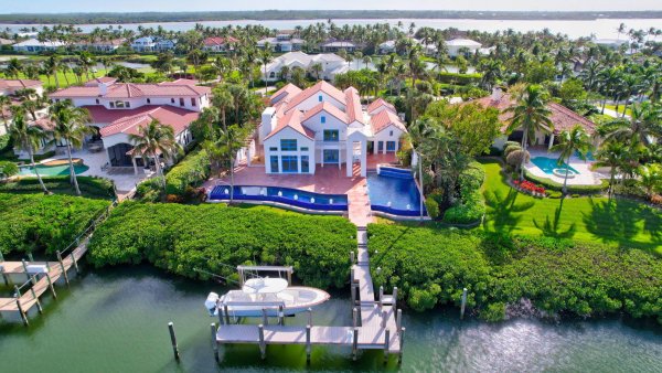 6996 SE Harbor Cir Stuart, FL 34996 6996 SE Harbor Cir Stuart, FL 34996