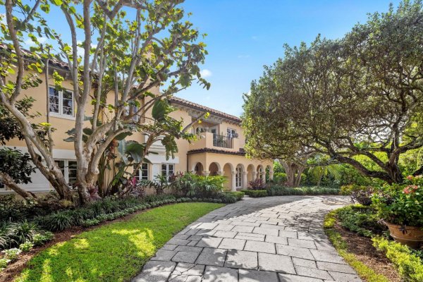 124 Brazilian Palm Beach, FL 33480