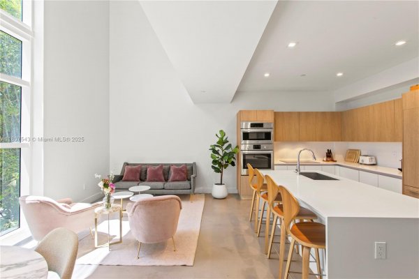 455 NE 39th St #102 Miami, FL 33137