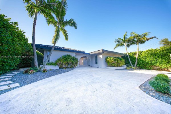 1242 NE 81st Ter Miami, FL 33138