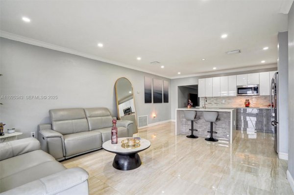 631 E 53rd St Hialeah, FL 33013