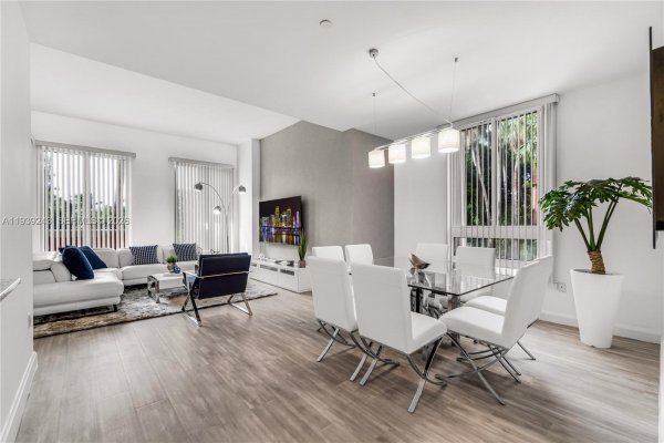 785 Crandon Blvd #106 Key Biscayne, FL 33149