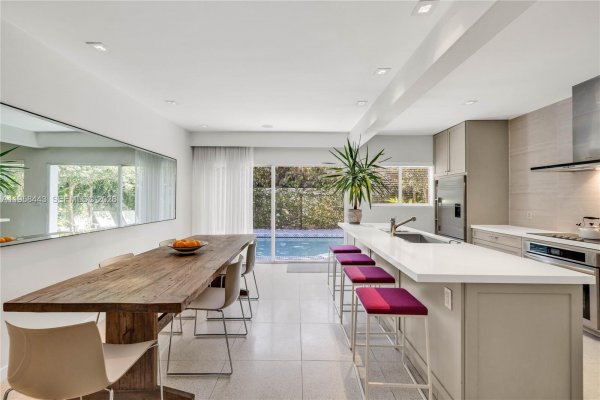 420 NE 87th St El Portal, FL 33138