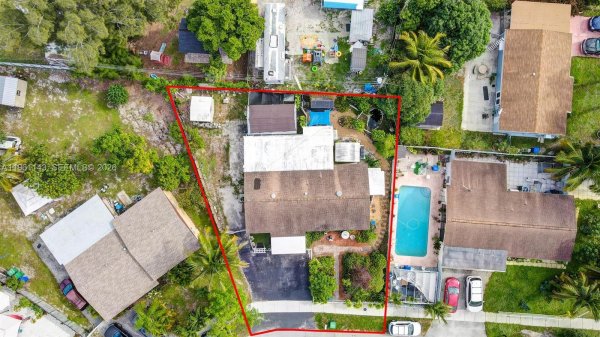 2200 SW 42nd Way Fort Lauderdale, FL 33317