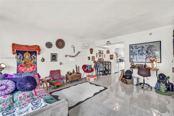 8550 Byron Ave #2H Miami Beach, FL 33141
