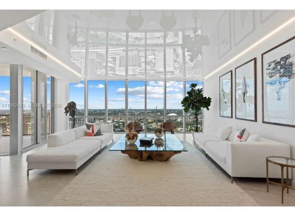 851 NE 1st Ave #PH5212 Miami, FL 33132