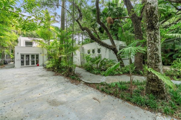 1951 Secoffee St Miami, FL 33133