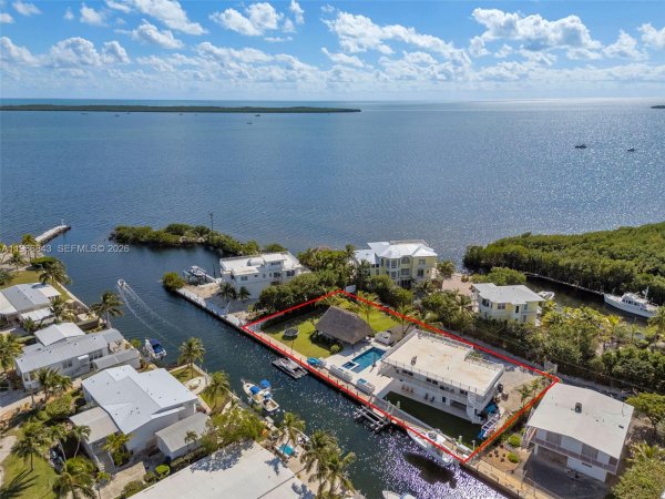 17 Poisonwood Rd Key Largo, FL 33037