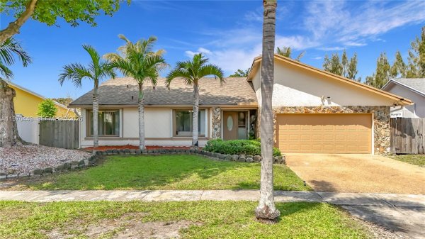 4241 NW 74th Ave Lauderhill, FL 33319