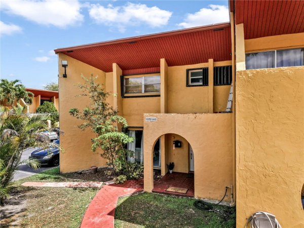 13731 SW 84th St #A-11 Miami, FL 33183