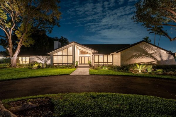 8967 SW 117th St Miami, FL 33176