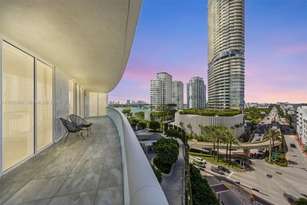 450 Alton Rd #910 Miami Beach, FL 33139