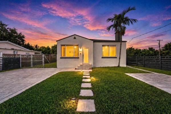 1960 NW 24th Ct Miami, FL 33125