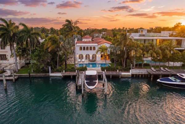 5763 Pine Tree Dr Miami Beach, FL 33140