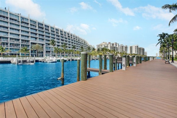 3001 NE 185th St #610 Aventura, FL 33180