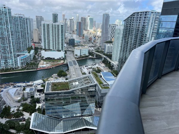 45 SW 9th St #4408 Miami, FL 33130