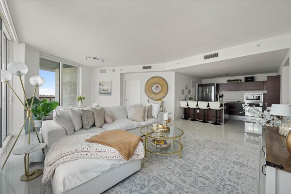1900 N Bayshore #2312 Miami, FL 33132