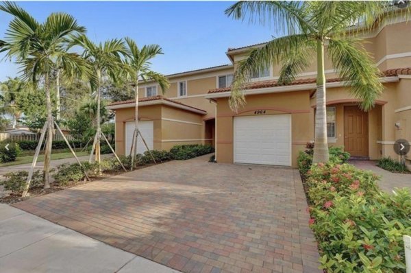 4968 SW 30th Ave Fort Lauderdale, FL 33312