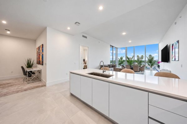220 Lake Shr Dr #621 Lake Park, FL 33403