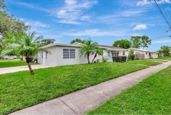 3300 N 67th Hollywood, FL 33024
