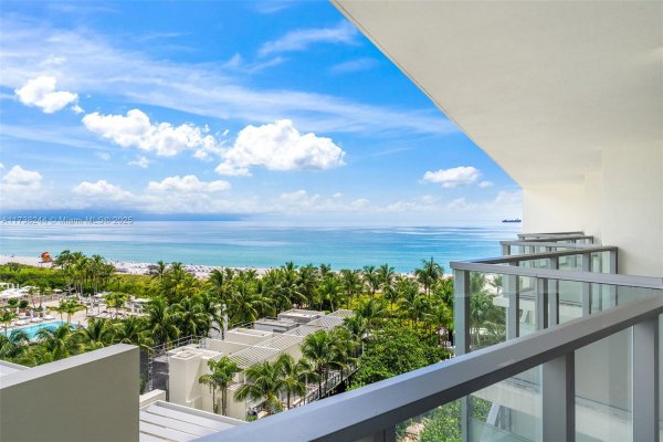2201 Collins Ave #811 Miami Beach, FL 33139
