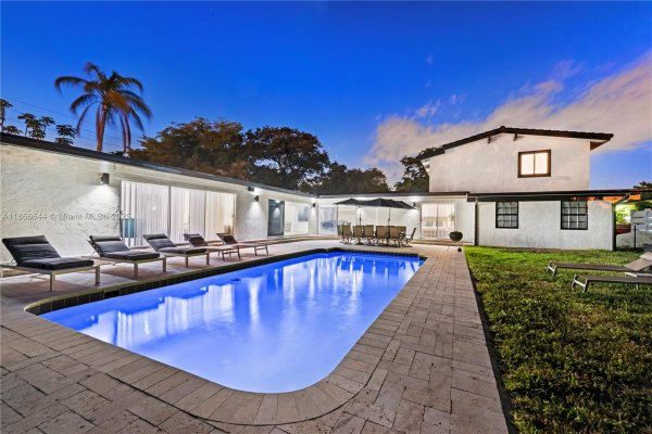 4322 Polk St Hollywood, FL 33021