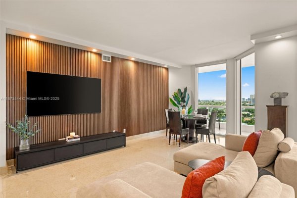 21200 Point Pl #1102 Aventura, FL 33180